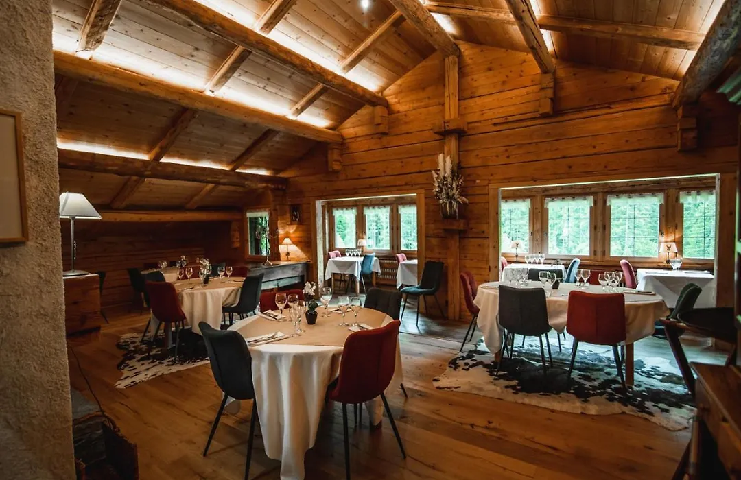 Hôtel Les Chalets de la Serraz-1